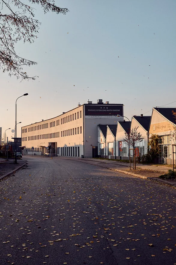 Muzeum Krakowa oddział Fabryka Schindlera widok na ul. Lipową od strony ul. Romanowicza, 2011